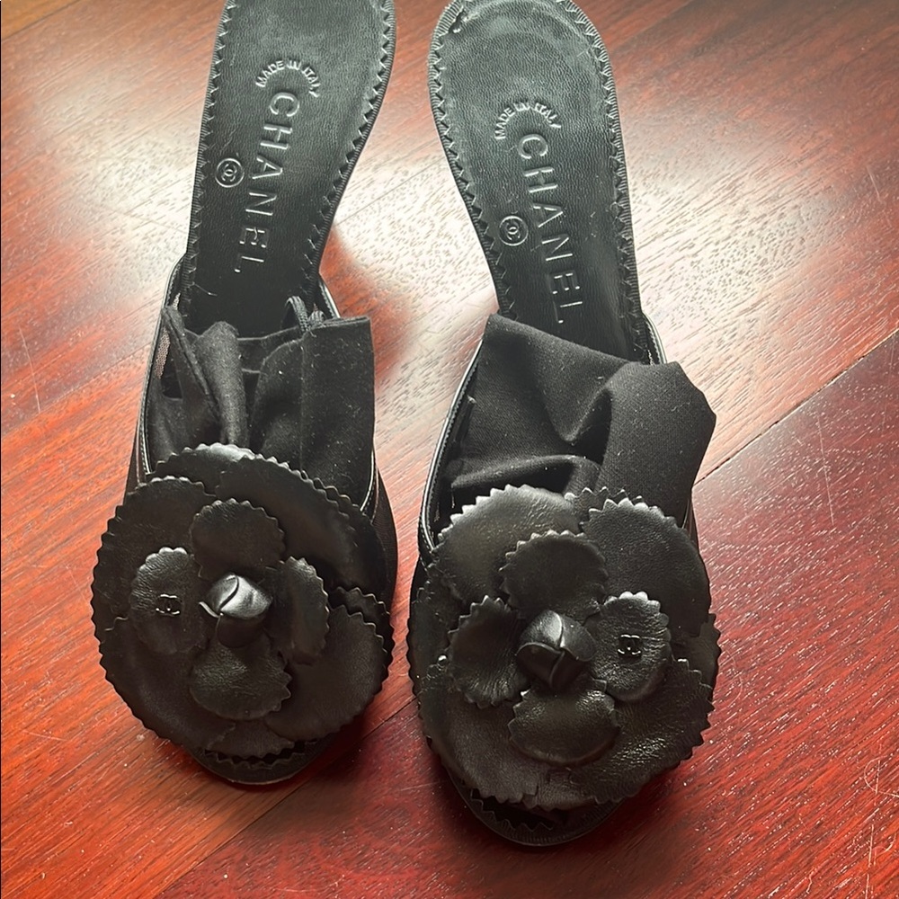 chanel camelia flower slide